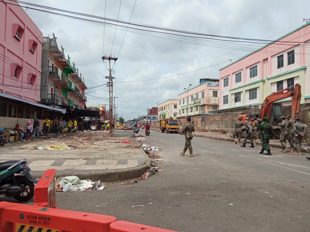Pasca Relokasi dan Pembongkaran Lapak Pedagang Agus Salim, Puluhan Personel Satpol PP Siaga di Lokasi