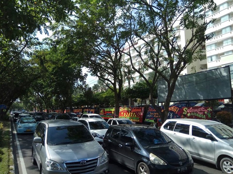 Warga Keluhkan Macet Panjang di Sudirman Pekanbaru, Jarak 2 KM Ditempuh 30 Menit