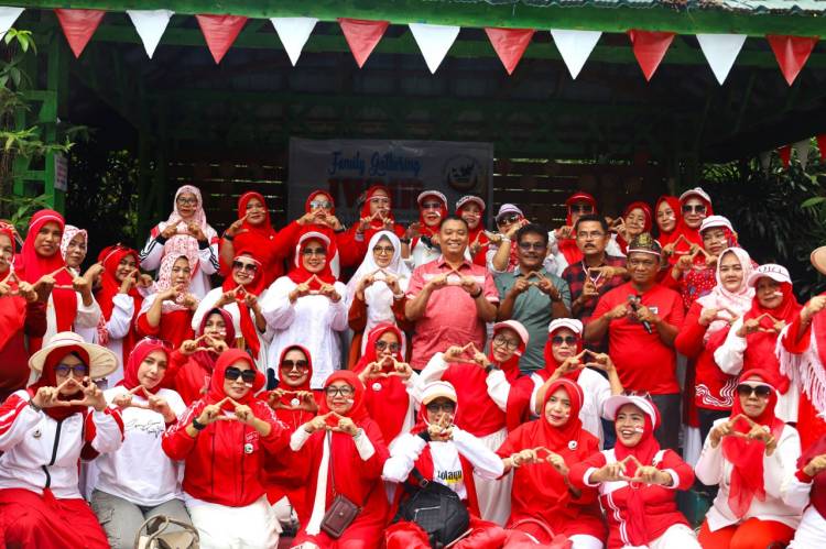 Dukungan Emak-Emak Mengalir Deras untuk Bapaslon AMAN dalam Pilwako Pekanbaru 2024