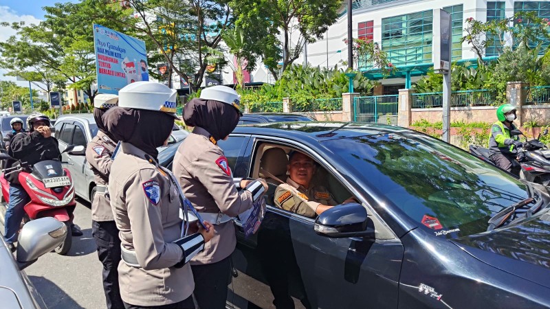 Polda Riau Galakkan Edukasi Lalu Lintas untuk Keselamatan Masyarakat di Kawasan SKA Pekanbaru