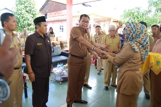 Bupati Serahkan Bantuan Untuk Korban Kebakaran di Bagansiapiapi
