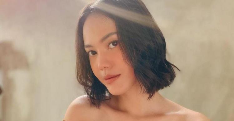 Della Dartyan Pilih Sunscreen Bebas Alkohol Saat Diving