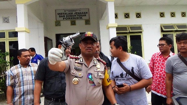 Polisi Tembak Mati Perampok Bersenpi