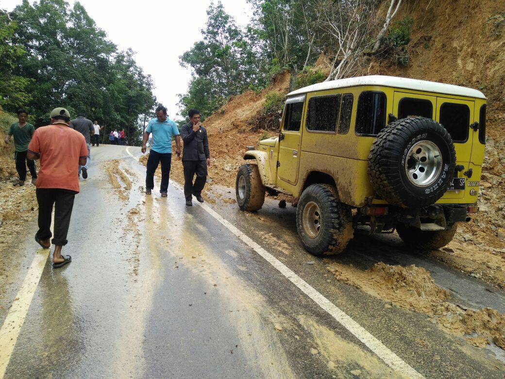 Ketua Komisi C DPRD Kuansing, Minta Dinas Terkait Perbaiki Jalan Longsor