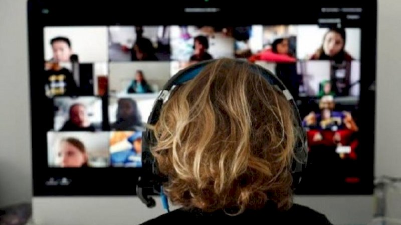 Pegawai Pemerintah Kepergok Bercinta dengan Sekretaris saat Zoom Meeting