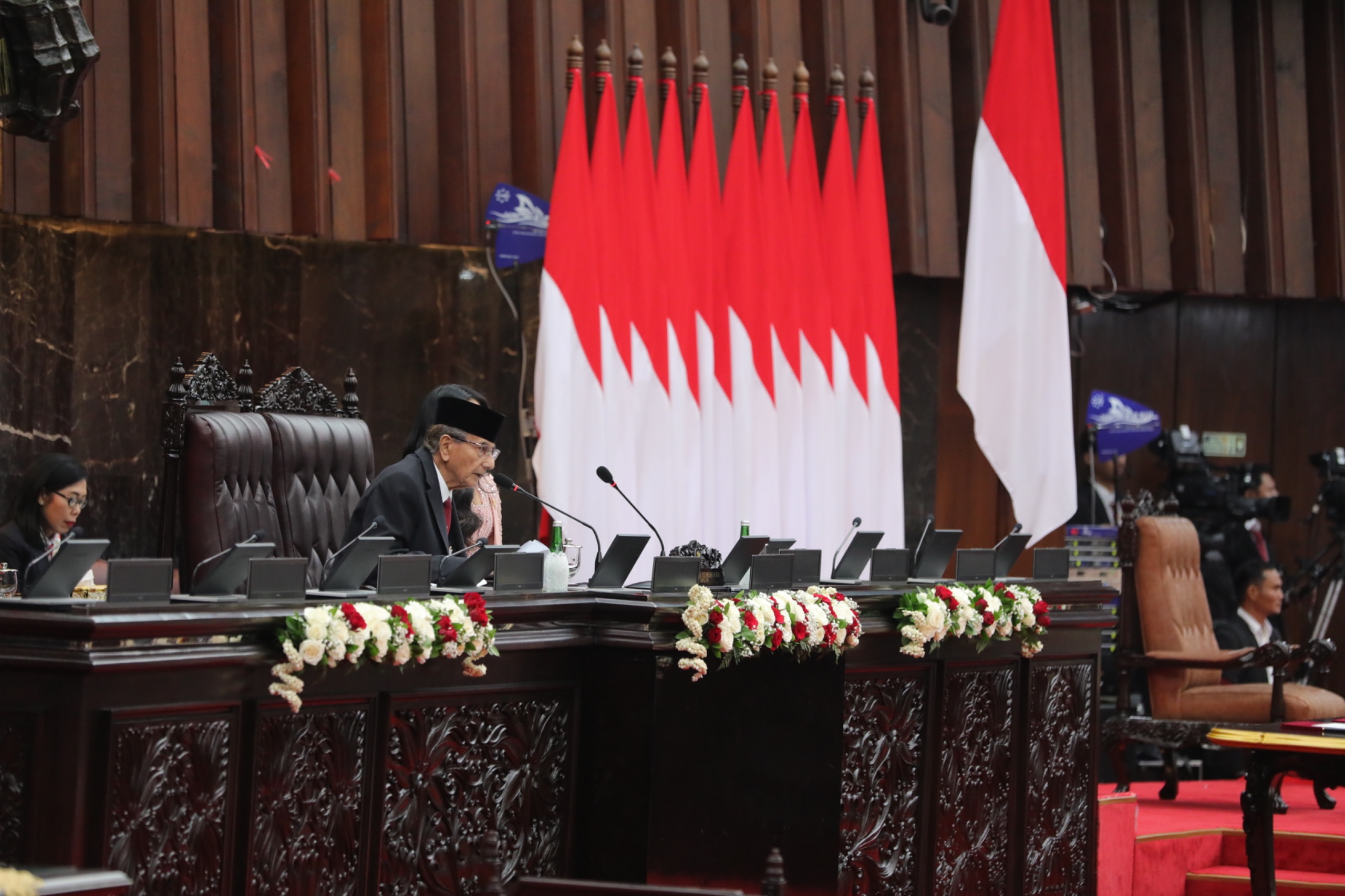 Duet Ismeth Abdullah-Larasati Moriska Pimpin Sidang Paripurna Perdana DPD RI