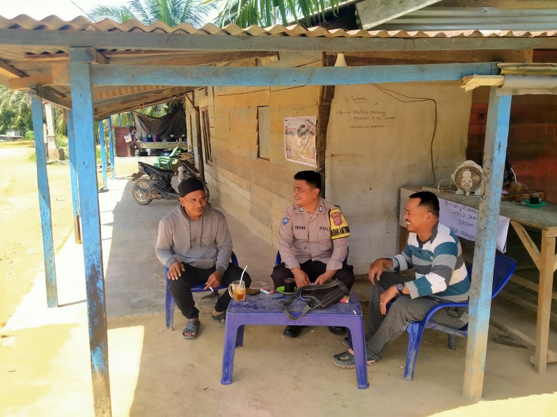 Pilkada Rokan Hilir 2024, Bhabinkamtibmas Jumrah Tingkatkan Cooling System demi Kamtibmas Kondusif