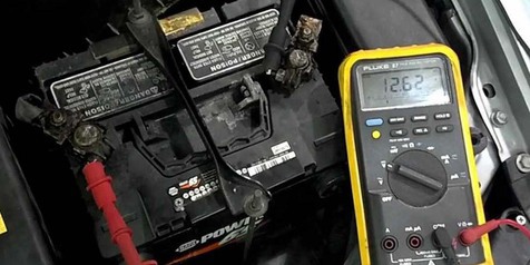 Jangan Panik, Trik Ini Membantumu Hilangkan Noda Aspal yang Nempel di Mobil