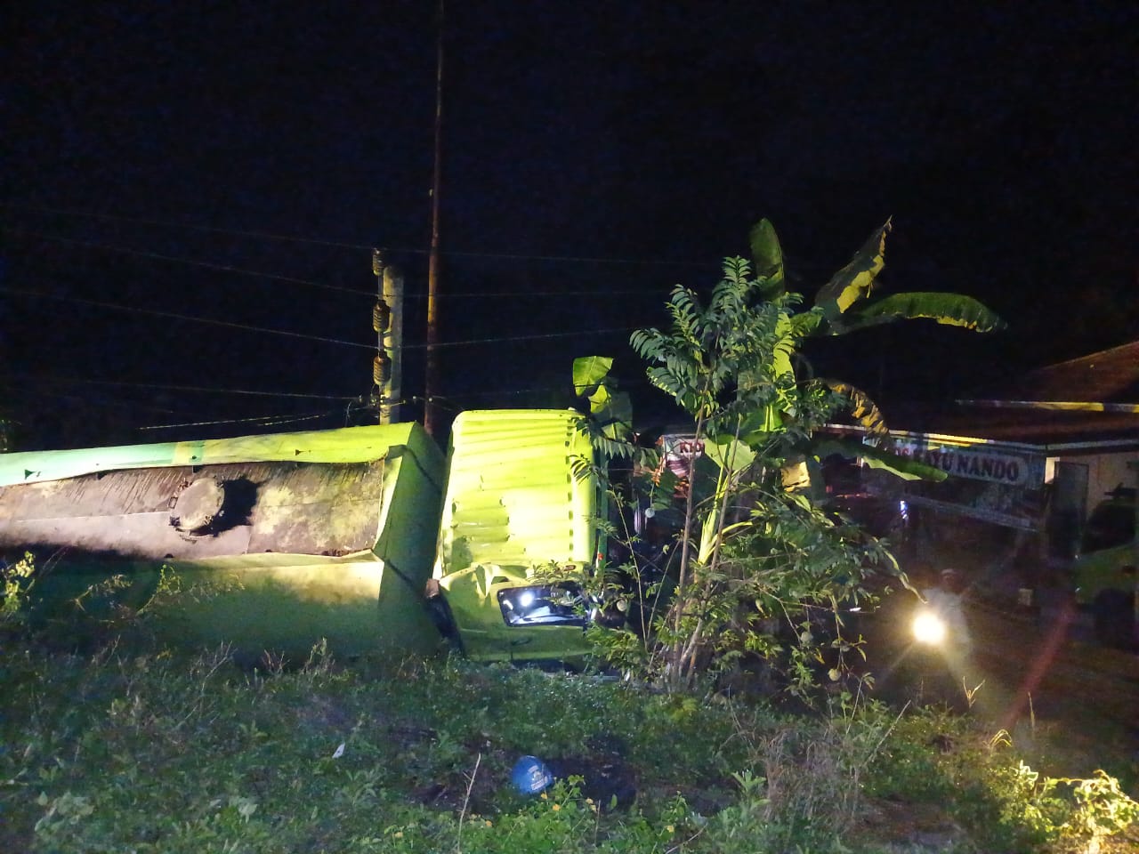 Truk Bermuatan CPO Hantam Tiang Listrik di Kuansing