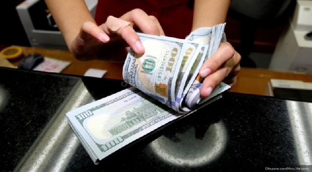Sinyal Kenaikan Suku Bunga Bikin Dolar AS Menguat