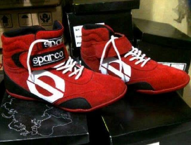 Suka Simpan Sepatu di Mobil? Ini Caranya Biar Tetap Oke