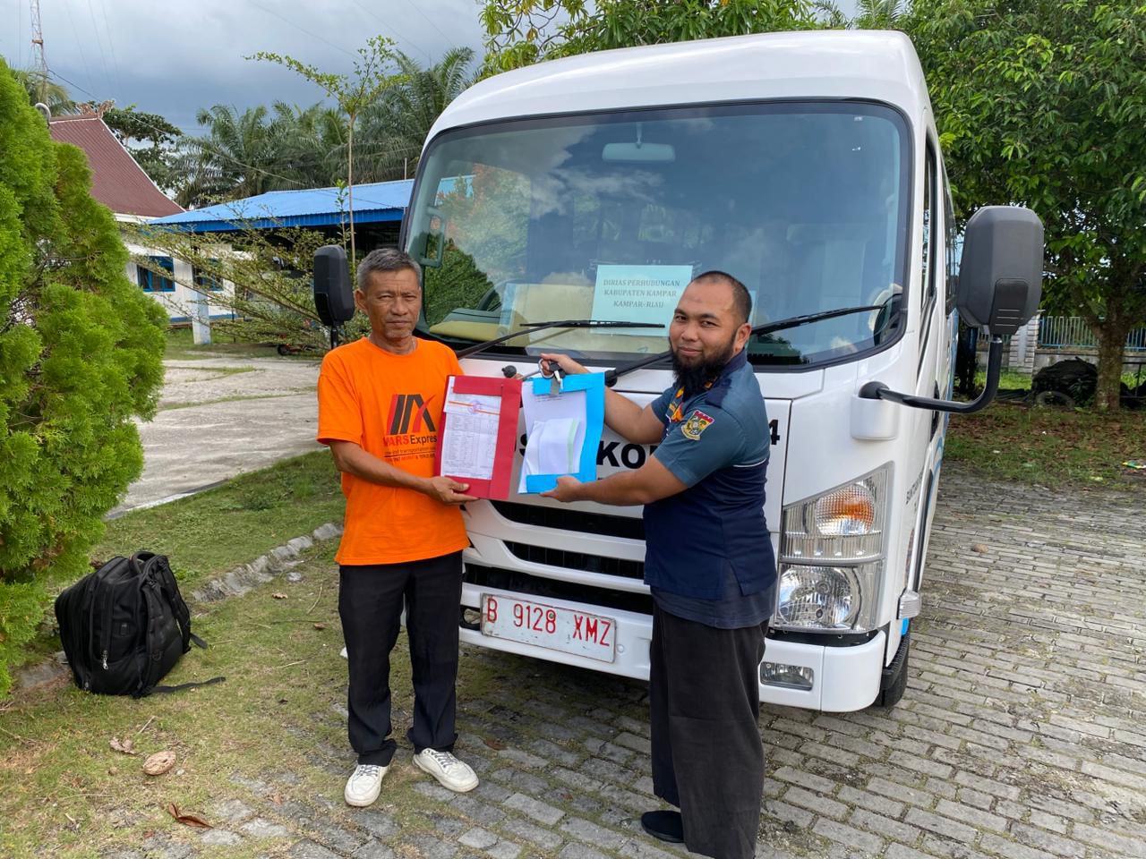 Pemkab Kampar Terima Hibah Bus Sekolah dari Kemenhub