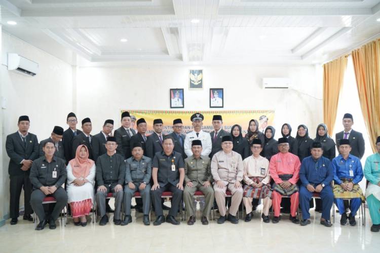 Sekda Rohil Melantik dan Mengambil Sumpah 17 Pejabat Administrator dan Pengawas