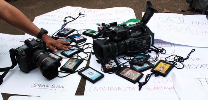 Oknum Satpol PP Pekanbaru Halangi Kerja Wartawan Saat Lakukan Peliputan Dirumah Dinas Walikota