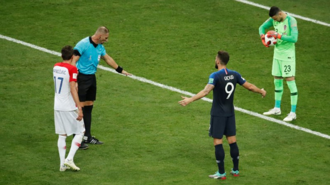 Beri Prancis Penalti, Wasit Final Piala Dunia 2018 Dikritik