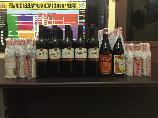 Dari 3 Warung, Polres Meranti Amankan 59 Botol Miras