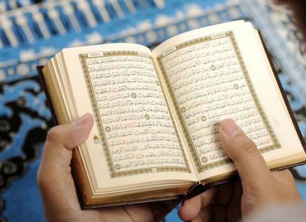 Membaca Al-Qur’an atau Berdoa, Mana yang Lebih Utama?