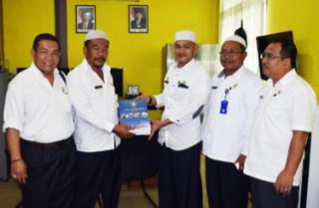 Bupati Inhu Serahkan LKPj Kepada DPRD