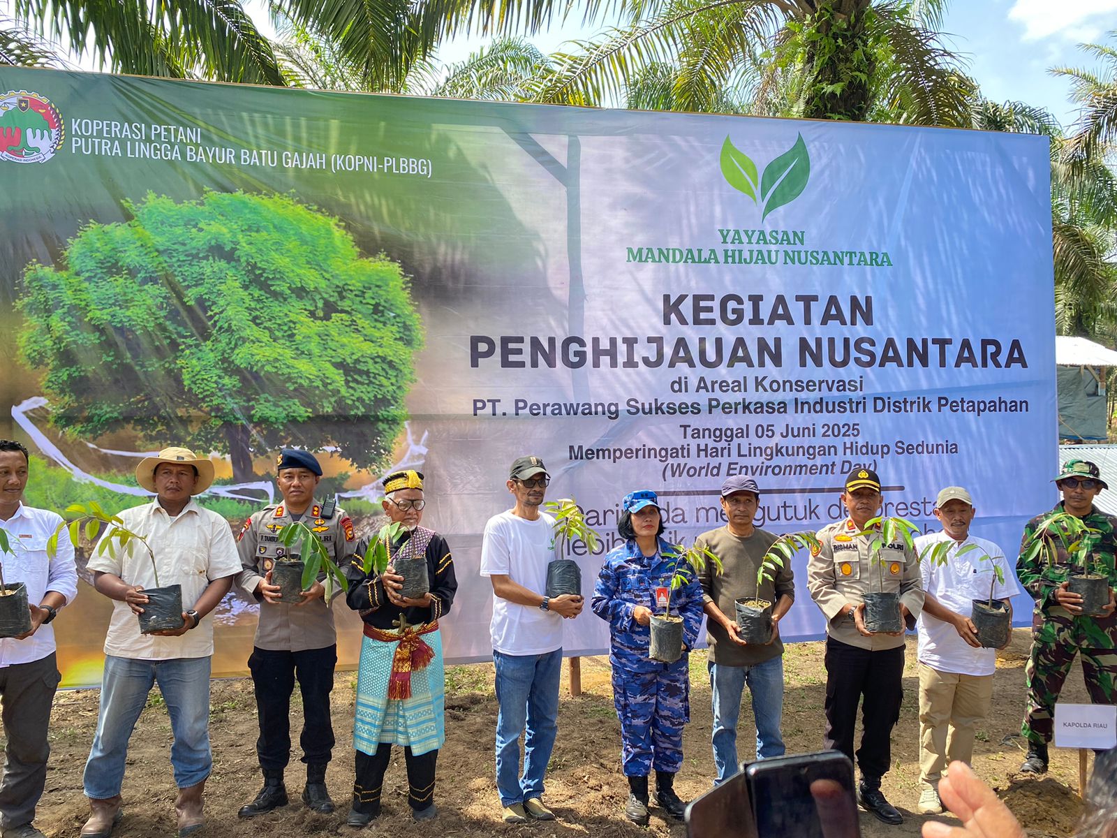 AKBP Franky Tambunan Hadiri Aksi Penghijauan di Tapung Peringati Hari Lingkungan Hidup Sedunia 2025