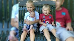 Dibalik Foto Lucu 3 Balita Bersaudara Ini Tak Disangka Penuh Derita