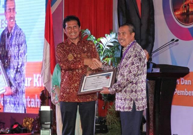 Bupati Siak Terima Penghargaan Inovasi Publik