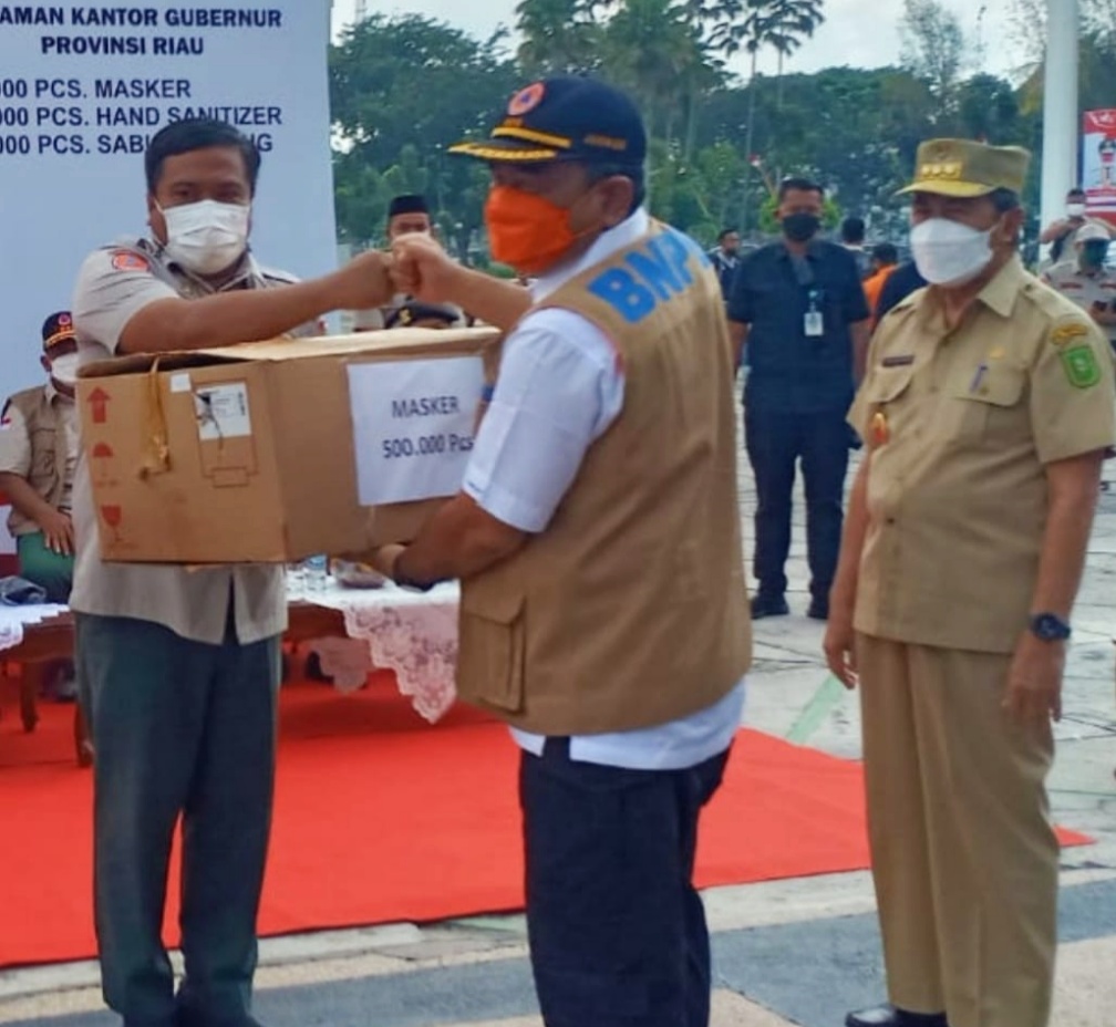 BNPB Bantu Pemprov Riau Setengah Juta Masker
