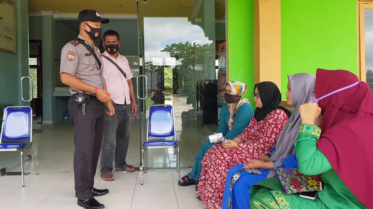 Personil Piket Yanmas Polsek Teluk Meranti Laksanakan Patroli, Sosialisasi dan Imbauan AKB di Kantor Pemerintahan