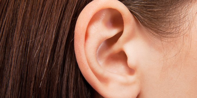 Lima Hal yang Menyebabkan Munculnya Bau Tak Sedap pada Bagian Belakang Telinga