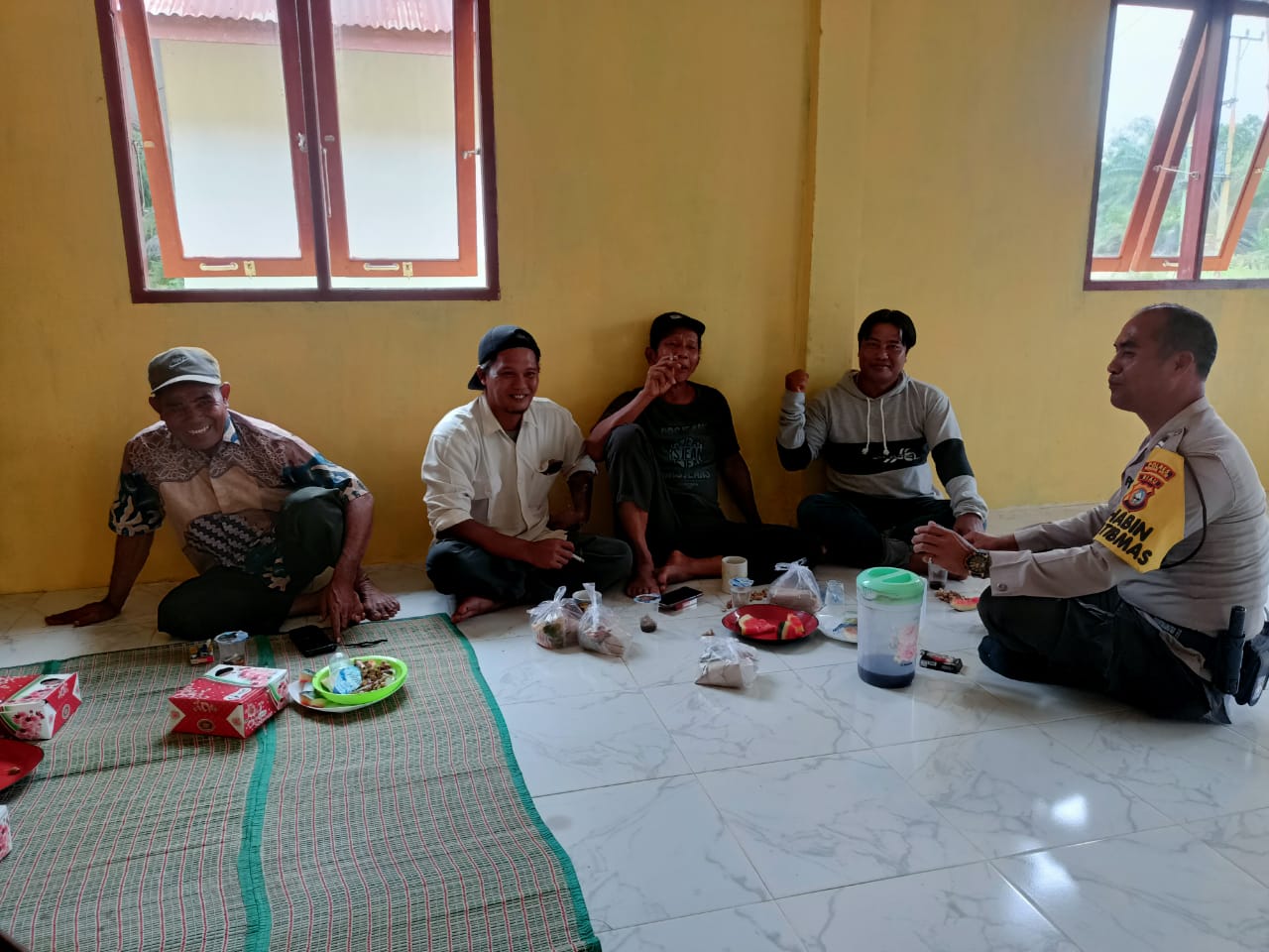 Kapolsek Bangko Pusako Lakukan Sambang Warga untuk Ciptakan Pilkada Damai