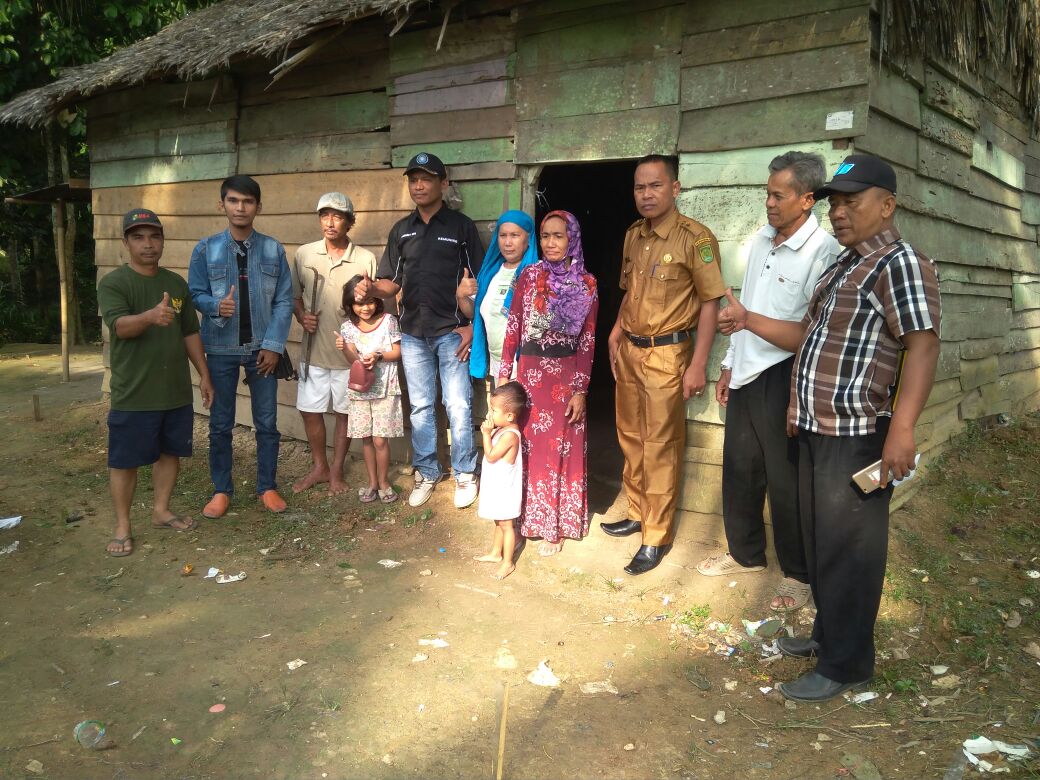 FKWI Kemuning Bedah Rumah Ibu 5 Anak di Keritang Hulu