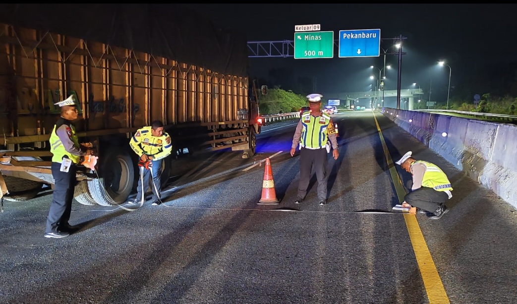 Kisah Sedih di Hari Minggu, Ibu dan 2 Anaknya Tewas di Tol Permai
