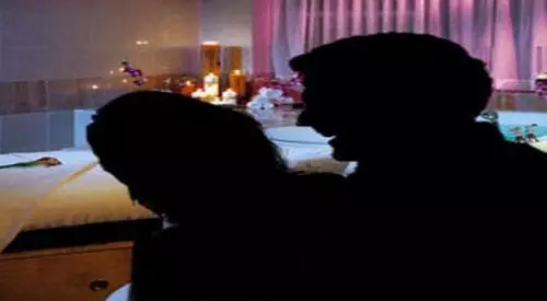 Tepergok Indehoi Dengan Bidan Desa, Oknum Anggota DPRD nyaris Dihakimi Massa