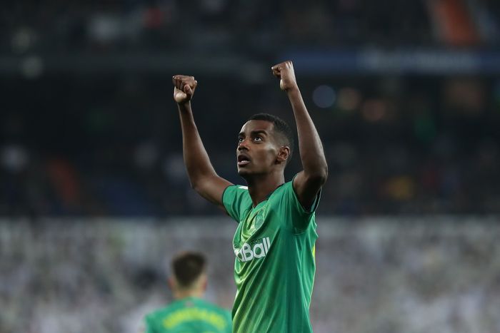 Mengenal Isak yang Menghancurkan Real Madrid