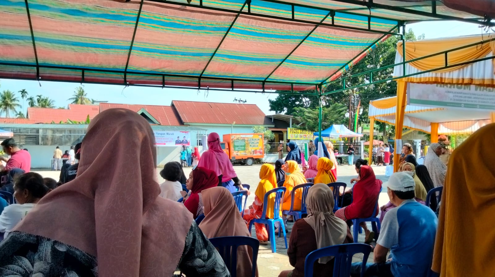 Masyarakat Pekanbaru Antusias dalam Kegiatan Gerakan Pangan Murah di Masjid Al-Muttaqin Kulim