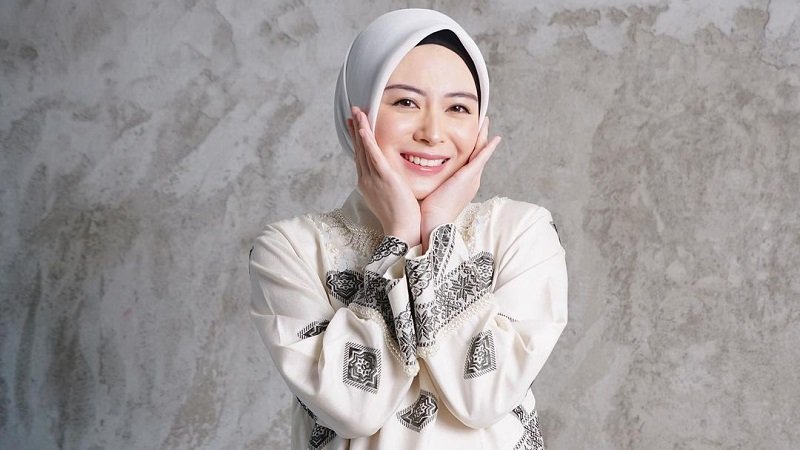 Empat Model Gamis Kombinasi Inspirasi Idul Fitri, Ayana Moon Cantik Banget!