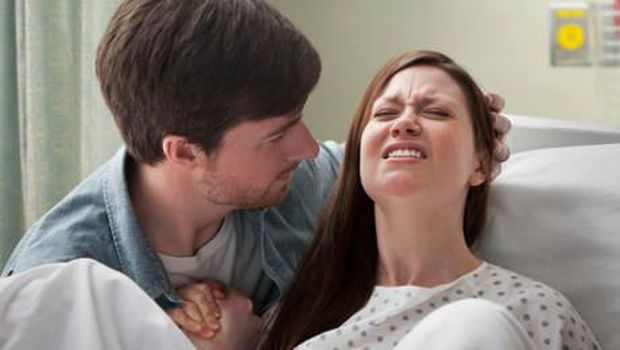 10 Momen Paling Tak Terlupakan Saat Bunda Melahirkan