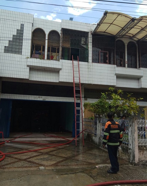 Korban Dengar Ledakan Sebelum Api Membara di Dalam Ruko