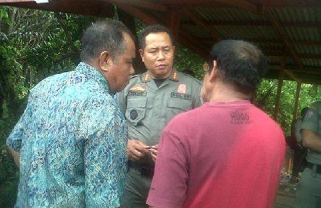 Satpol PP Tertibkan Warung Liar Disimpang Jalan Seminai, Rengat