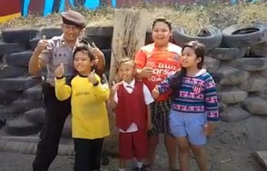 Terungkap! Ternyata Ini Bocah Pengisi Suara ‘Masuk Pak Eko’, Video Polisi yang Viral di Media Sosial