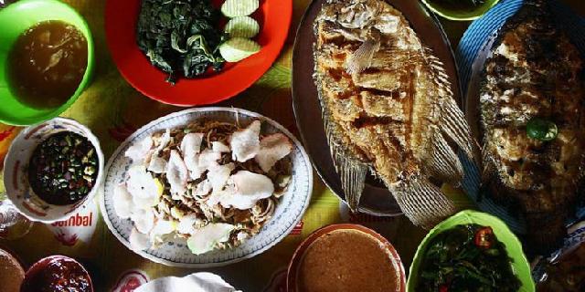 Makan Pakai Tangan Memang Nikmat, tapi Jangan Lupa Cuci Tangan