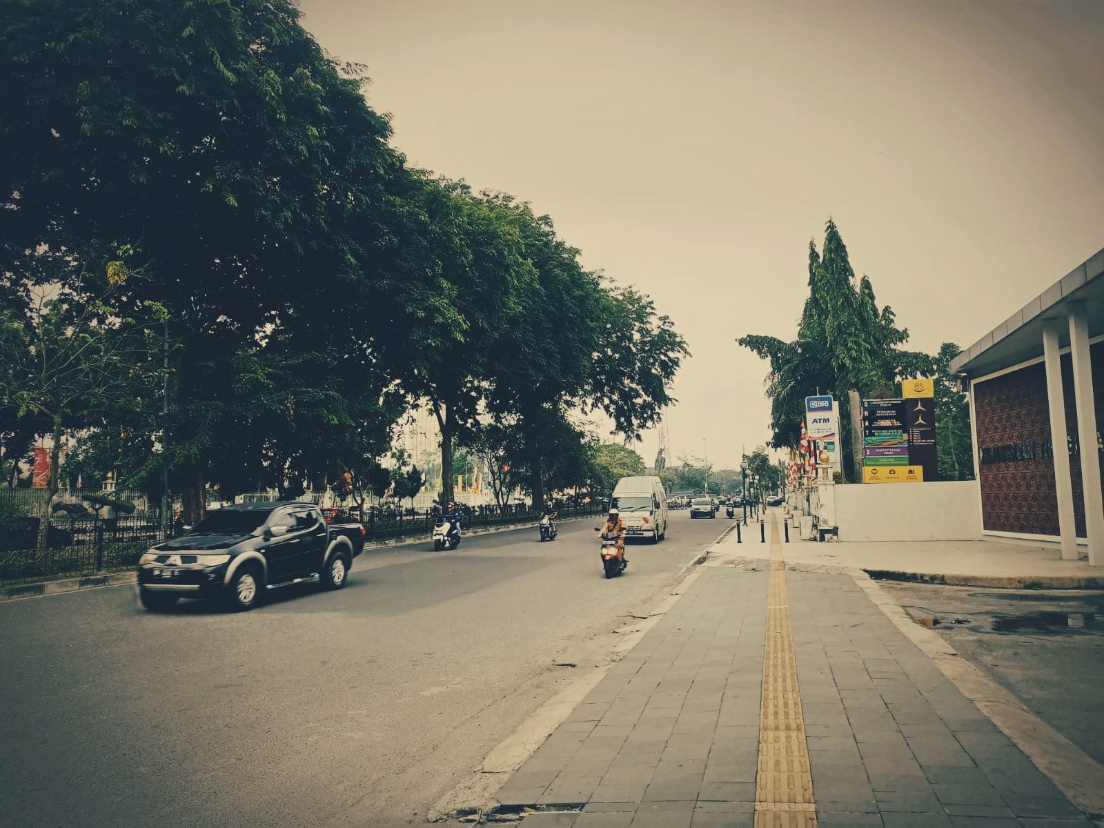 Kabut dan Uap Air Mendominasi Pagi di Pekanbaru, BMKG Bantah Kaitan dengan Asap Karhutla