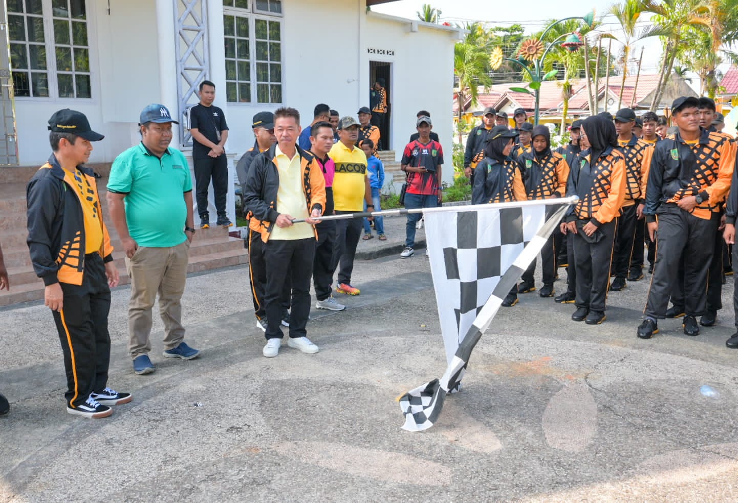 Lepas Kontingen Popda Riau ke-XVl, Bupati Rohil Targetkan Juara Umum