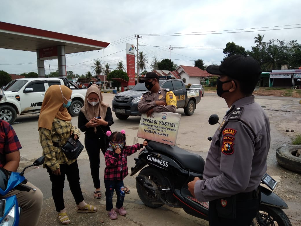 Tekan Penyebaran Covid-19, Polsek Ukui rutin gelar Operasi Yustisi di Kelurahan Ukui