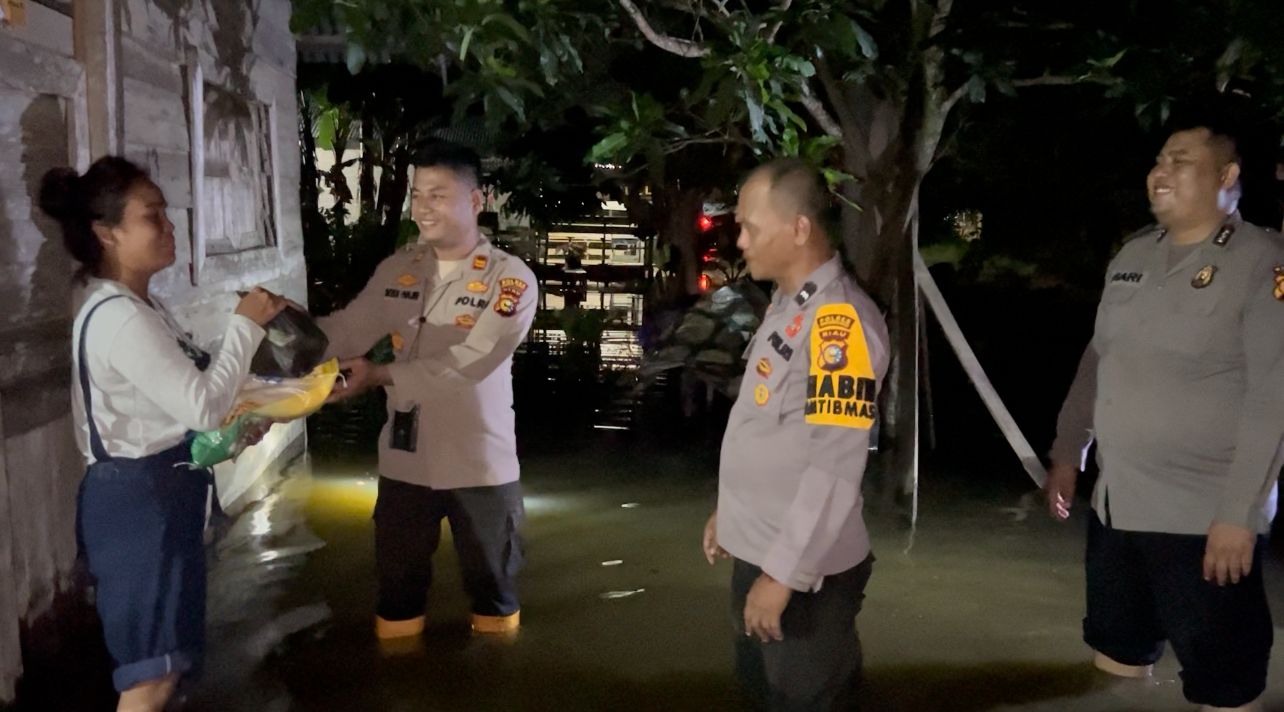 Hingga Tengah Malam, Polsek Peranap Cooling System, Cipkon Pemilu dan Pantau Banjir