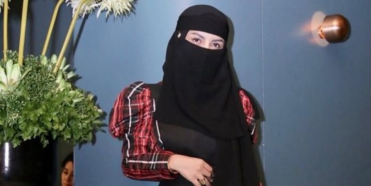 Lama Menghilang, Artis Cantik Ini Kini Tampil Beda Tertutup dan Sebut Musik Haram
