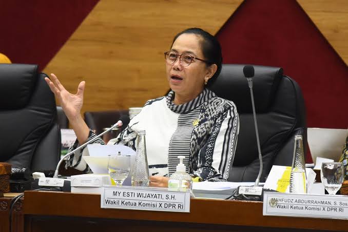 Komisi X DPR Soroti Penutupan Sekolah di TNTN, Minta Pemerintah Tunda Relokasi hingga Ada Solusi Pendidikan