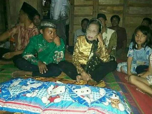 Ramai Diperbincangkan, Remaja Asal Baturaja Menikahi Wanita 71 Tahun