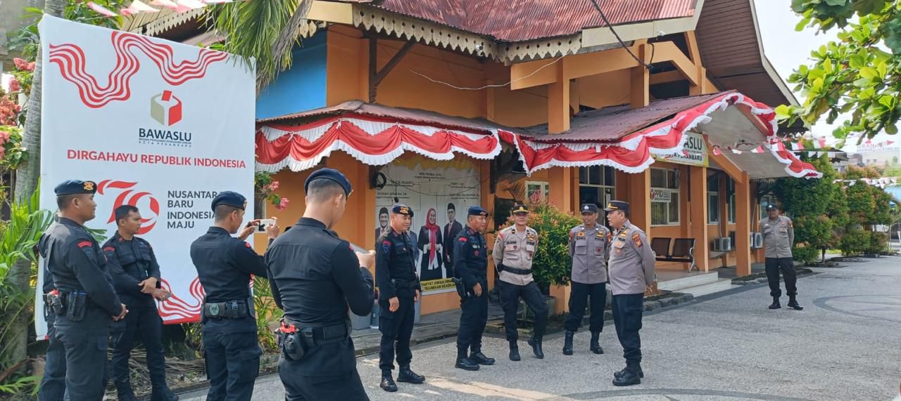 Polresta Pekanbaru dan Sat Brimob Polda Riau Gelar Patroli Rutin untuk Amankan Pilkada 2024