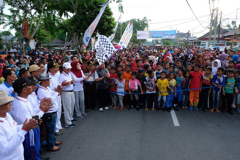 Lepas Gerak Jalan Santai Hari Pahlawan, Wakil Bupati Ajak Warga Tingkatkan Semangat Juang