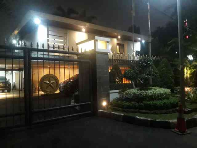 12 Penyidik KPK yang Ciduk Eni Saragih Cs Tersamarkan Baju Batik